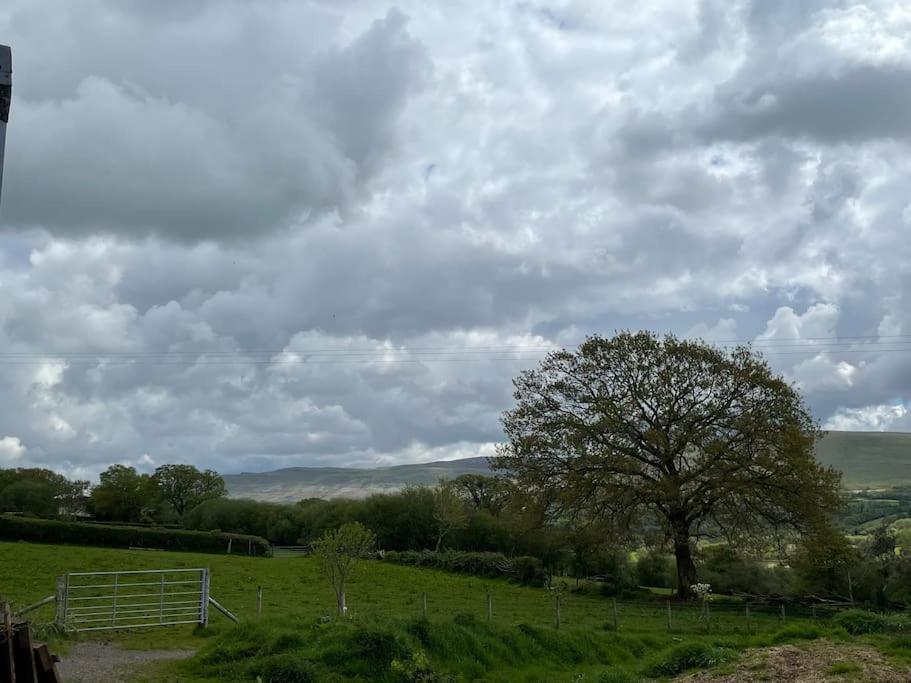 Campsite Shepherds Hut - Brecon Beacons Llangadog