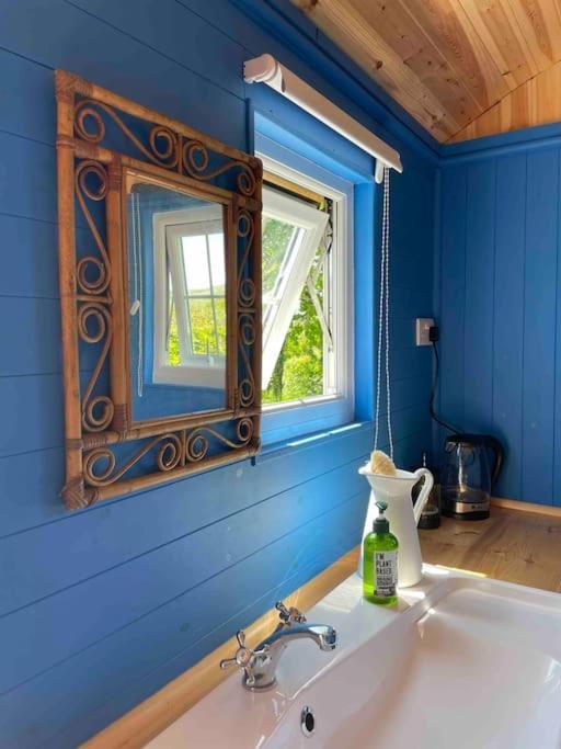 Campsite Shepherds Hut - Brecon Beacons